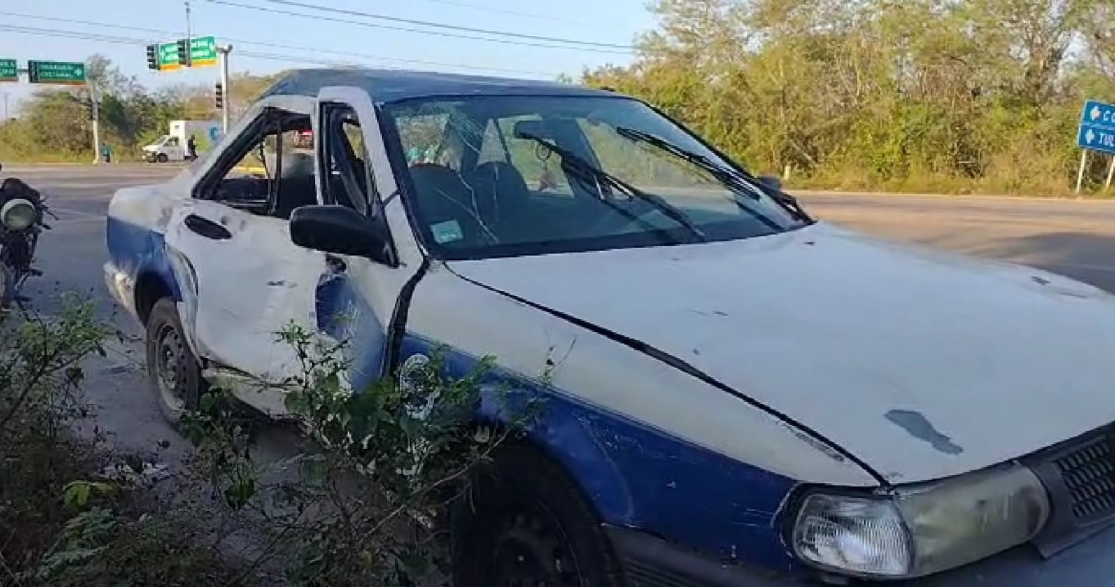 Motociclistas se estrellan contra vehículo en el tramo carretero Mérida-Cancún