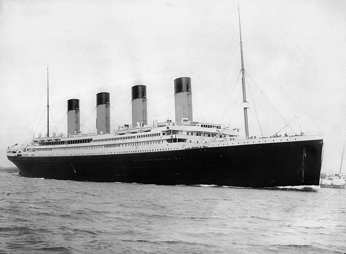 Los remanentes del Titanic fueron saqueados después de su descubrimiento. Se han encontrado artículos de porcelana, botellas y maletas, entre otros.