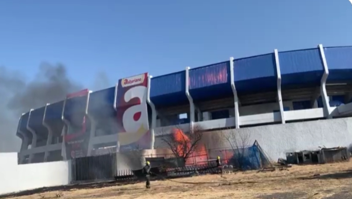 Reportan incendio afuera del estadio La Corregidora, en Querétaro