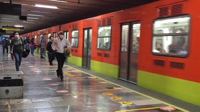 Estas son las estaciones del Metro donde podrás recibir la dosis de la vacuna contra el COVID-19