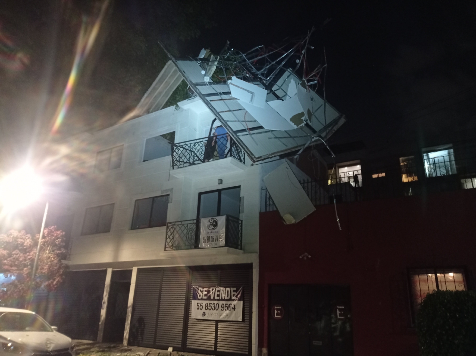 La explosión derribó un techo del roof garden. Foto: Twitter @alfredo_larrosa