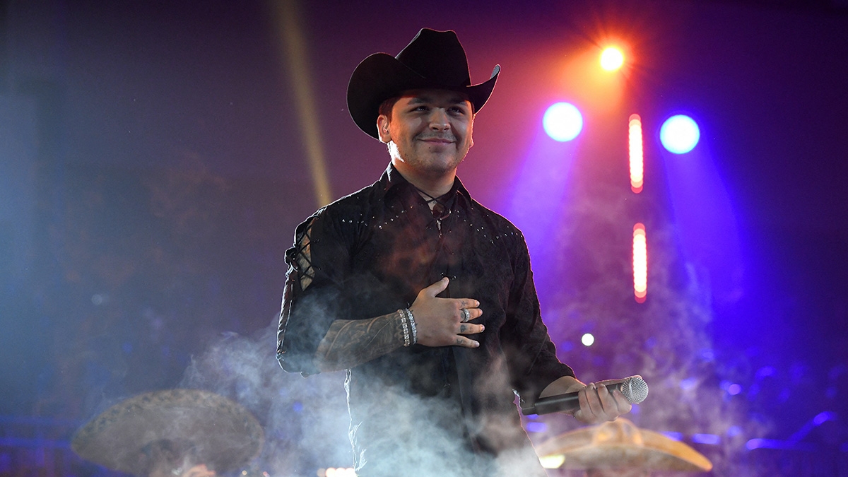 Christian Nodal derrocha miles de dólares en lujoso restaurante; el cantante ordenó cortes de carne bañados en oro