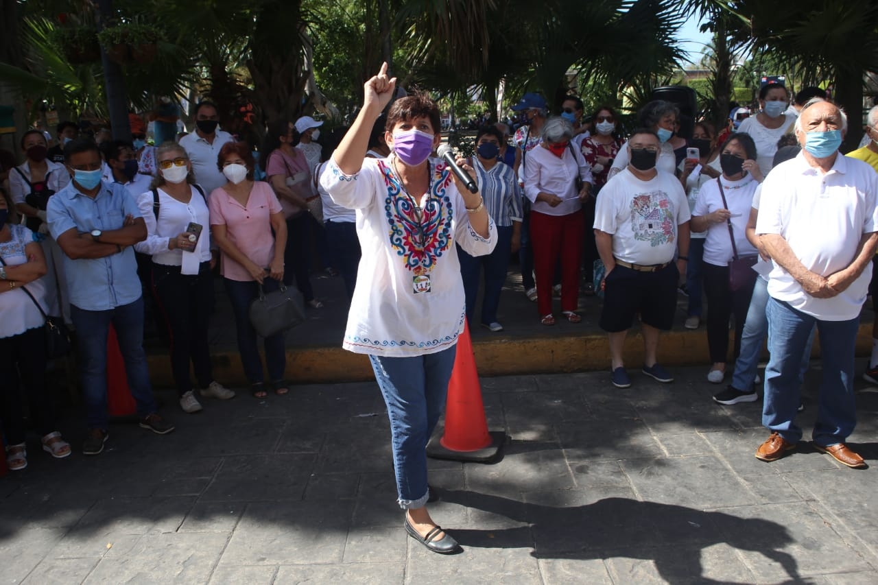 Pensionados se manifiestan contra la reforma a la Ley del ISSTEY en Mérida