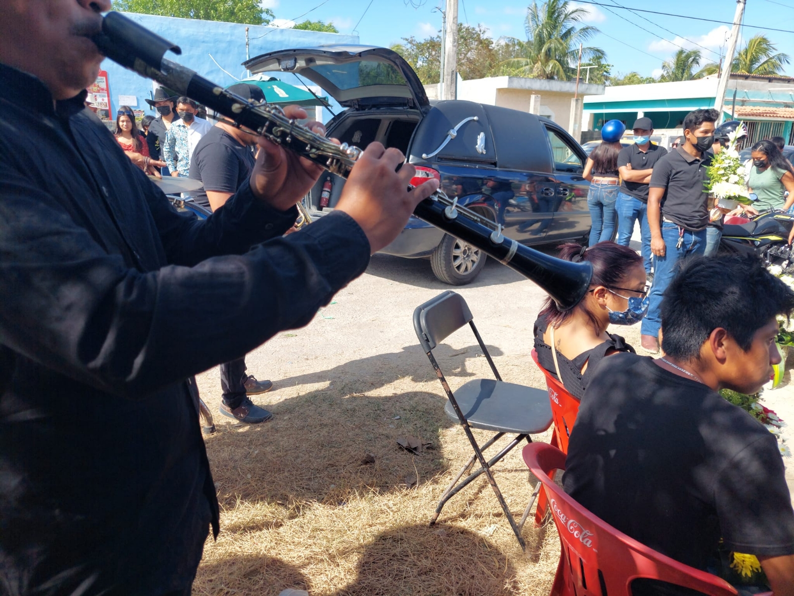 Familiares y amigos acudieron al funeral del joven