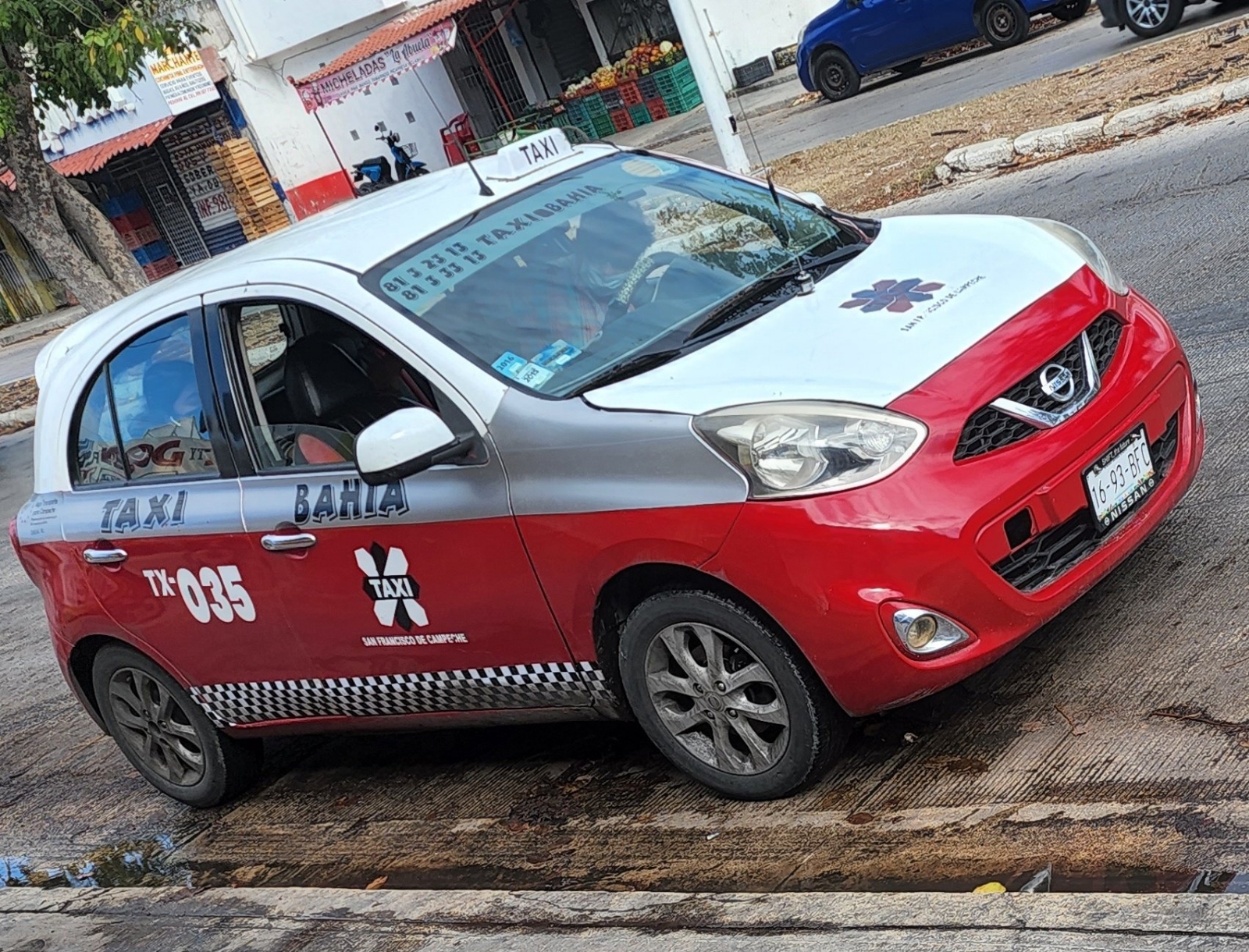 Exhiben a taxista en Campeche por 'tocarse' durante un viaje