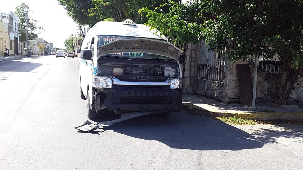 Combi de pasajeros atropella a motociclista en Playa del Carmen