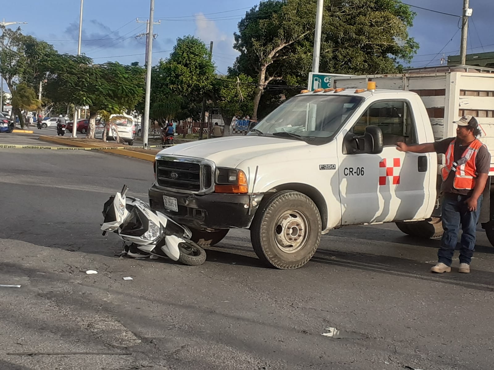 El hombre y su hijo no se movían y fueron llevados a un hospital