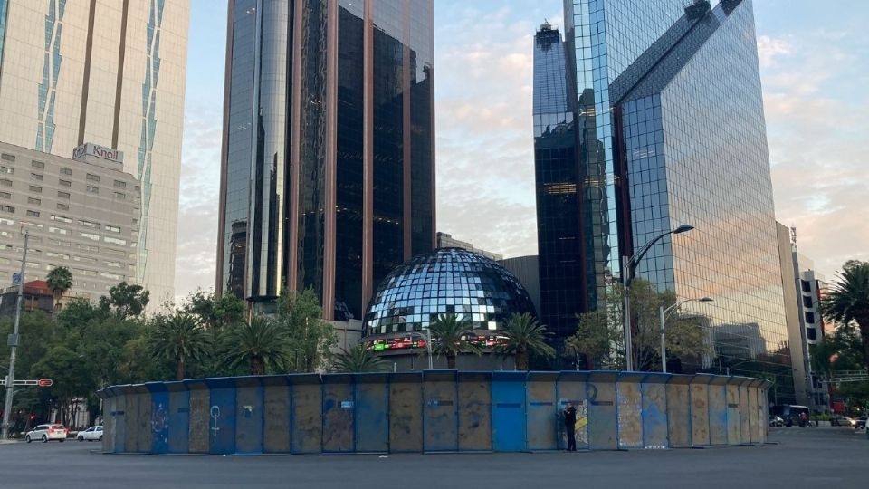 Retiran la palma de Paseo de la Reforma en CDMX