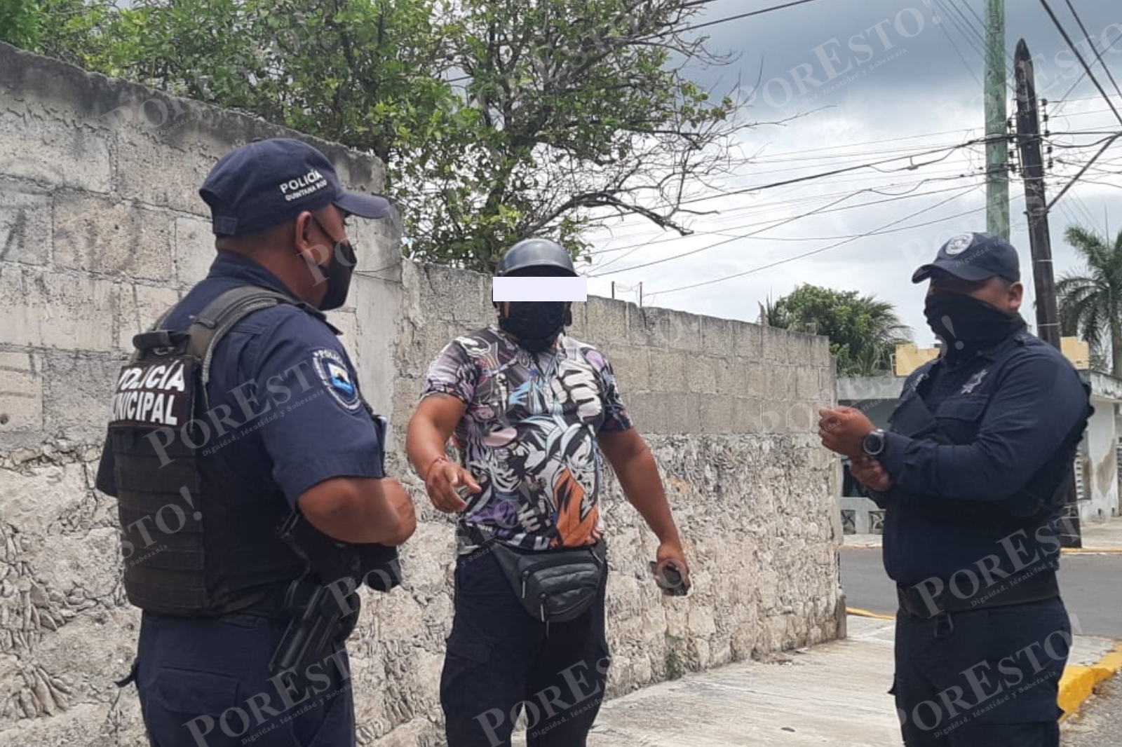 El hombre fue abordado por policías de Cozumel, en tanto se resuelve su situación legal