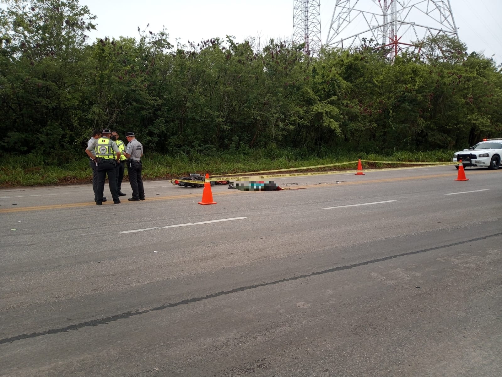 Al lugar llegaron elementos de la Guardia Nacional para acordonar el  área del accidente