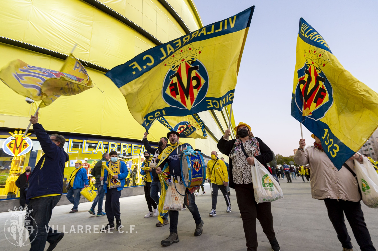 Los seguidores del Villarreal han viajado a Anfield para enfrentar al Liverpool en la Champions League