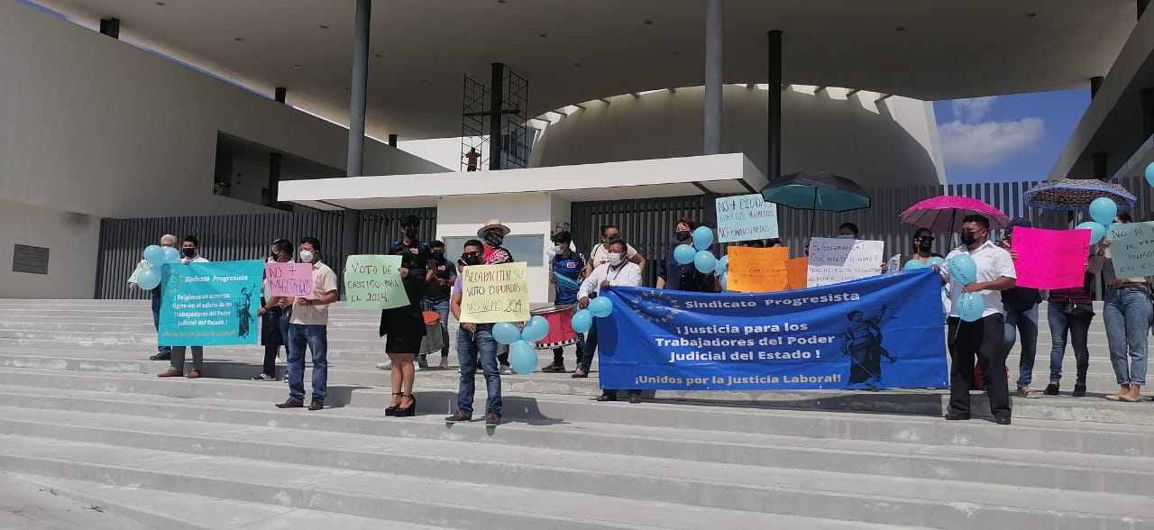 Sindicalizados del Poder Judicial de Yucatán protestan en contra del Congreso: VIDEO