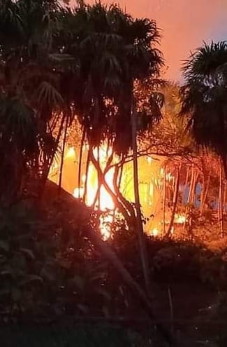 El reporte de un incendio en la carretera Tulum- Boca Paila movilizó a 
tres unidades contra incendios y una de rescate urbano