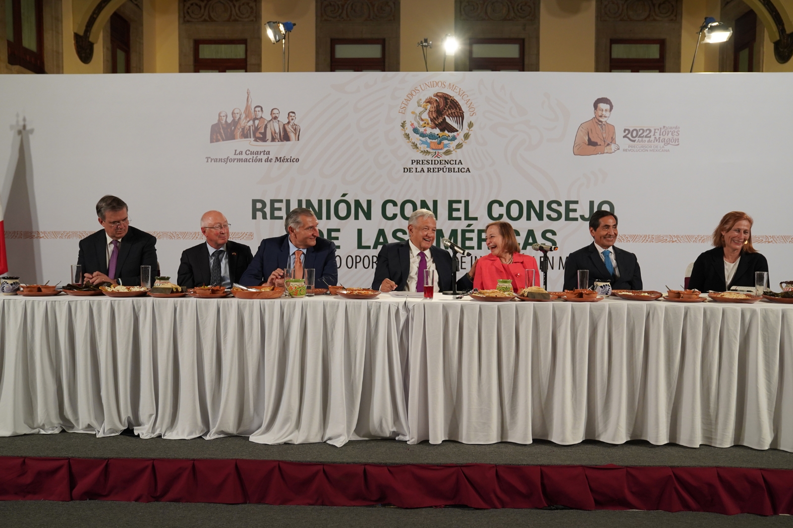 Alrededor de 80 personas se presentaron a la cena del Consejo de las Américas en Palacio Nacional. Foto: @lopezobrador_