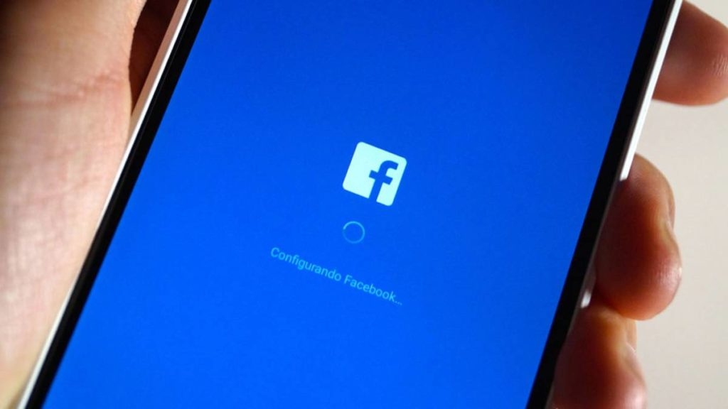 Facebook es la red social más popular y en la actualidad hay más de 2,400 millones de cuentas activas.