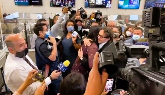 Quadri se disculpó y fumo la pipa de la paz con la diputada trans, María Clemente. Foto: Captura de pantalla