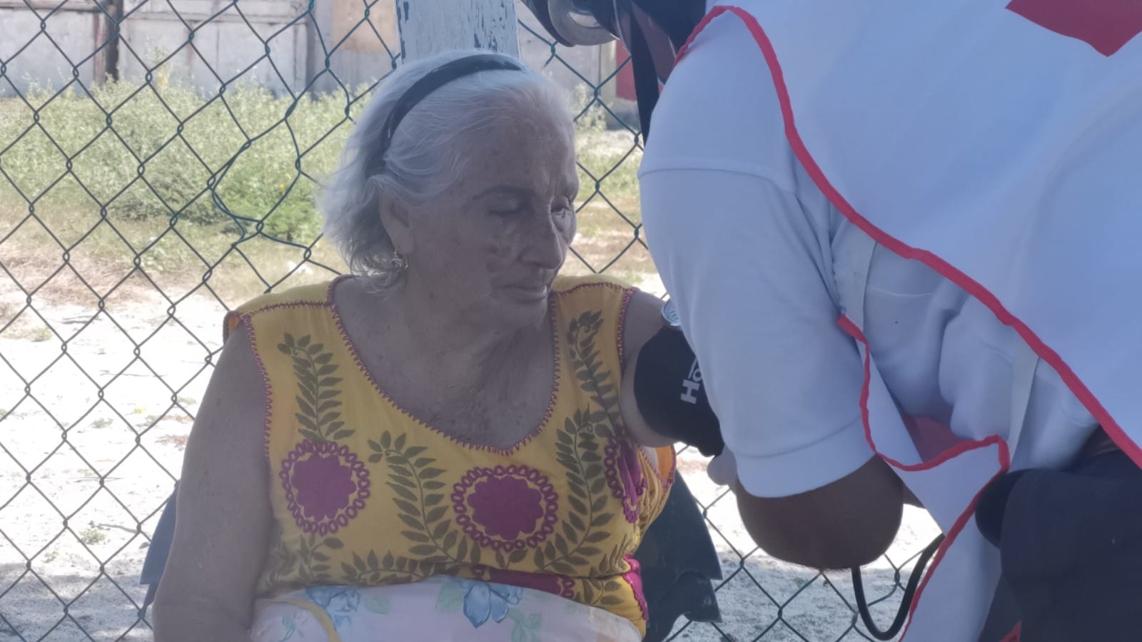 Abuelita de Mérida se desmaya tras sufrir un golpe de calor en Ciudad del Carmen