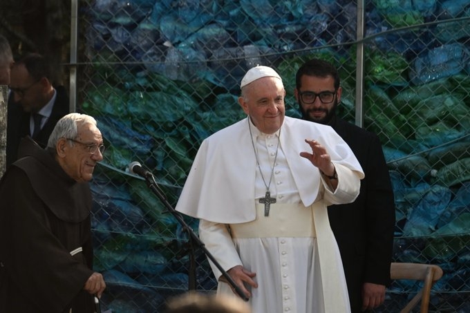 Durante su visita en Malta, el papa habló sobre reconocer las dificultades de los migrante. Foto: EFE