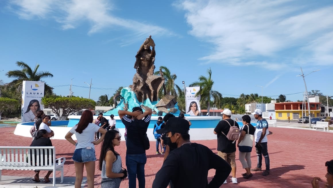 Las autoridades policiales mantienen cerradas las vialidades alternas al parque del Renacimiento