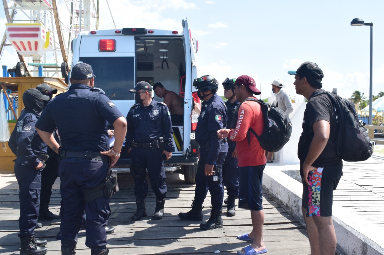 Turista alcoholizado es salvado de morir ahogado en Progreso