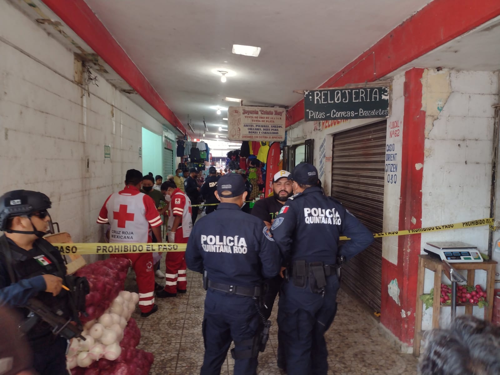 Ladrones se llevan alhajas y encierran al dueño de una joyería de Carrillo Puerto