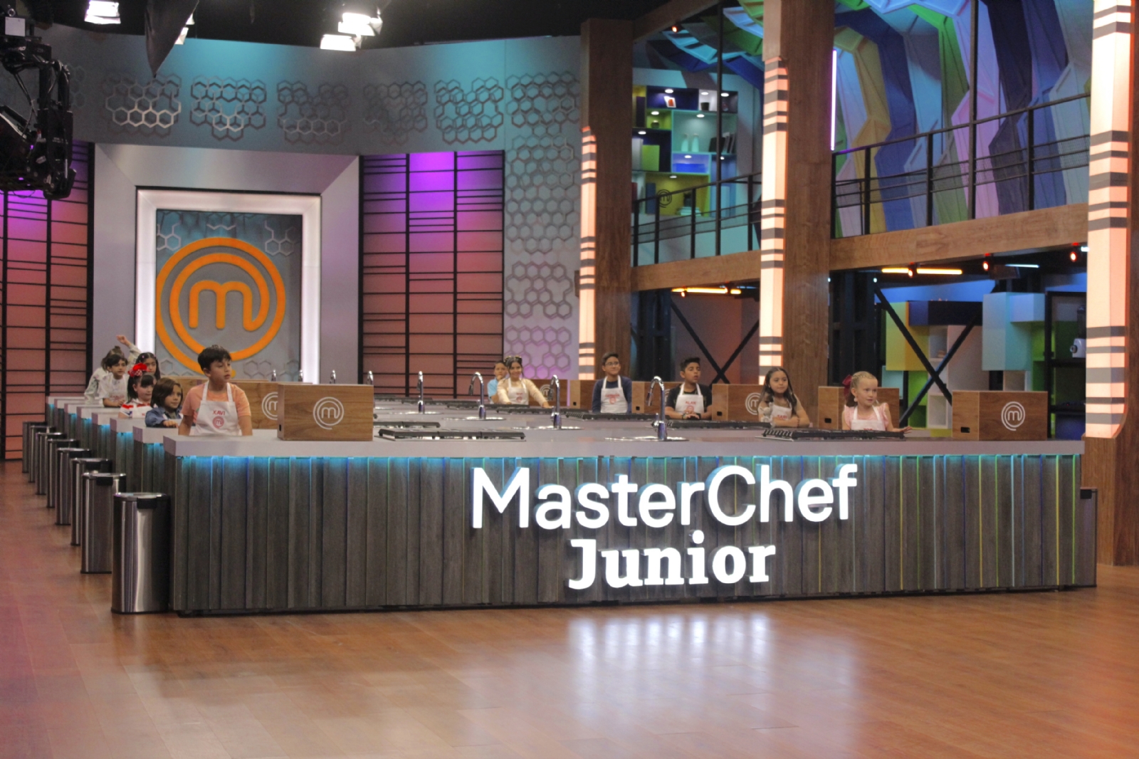 Los pequeños participantes de Master Chef Junior muestran ante los jurados y chef's sus mejores platillos