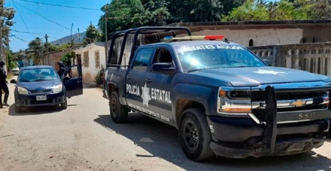 Según el reporte tres estaban en la cajuela y otro en el asiento de atrás