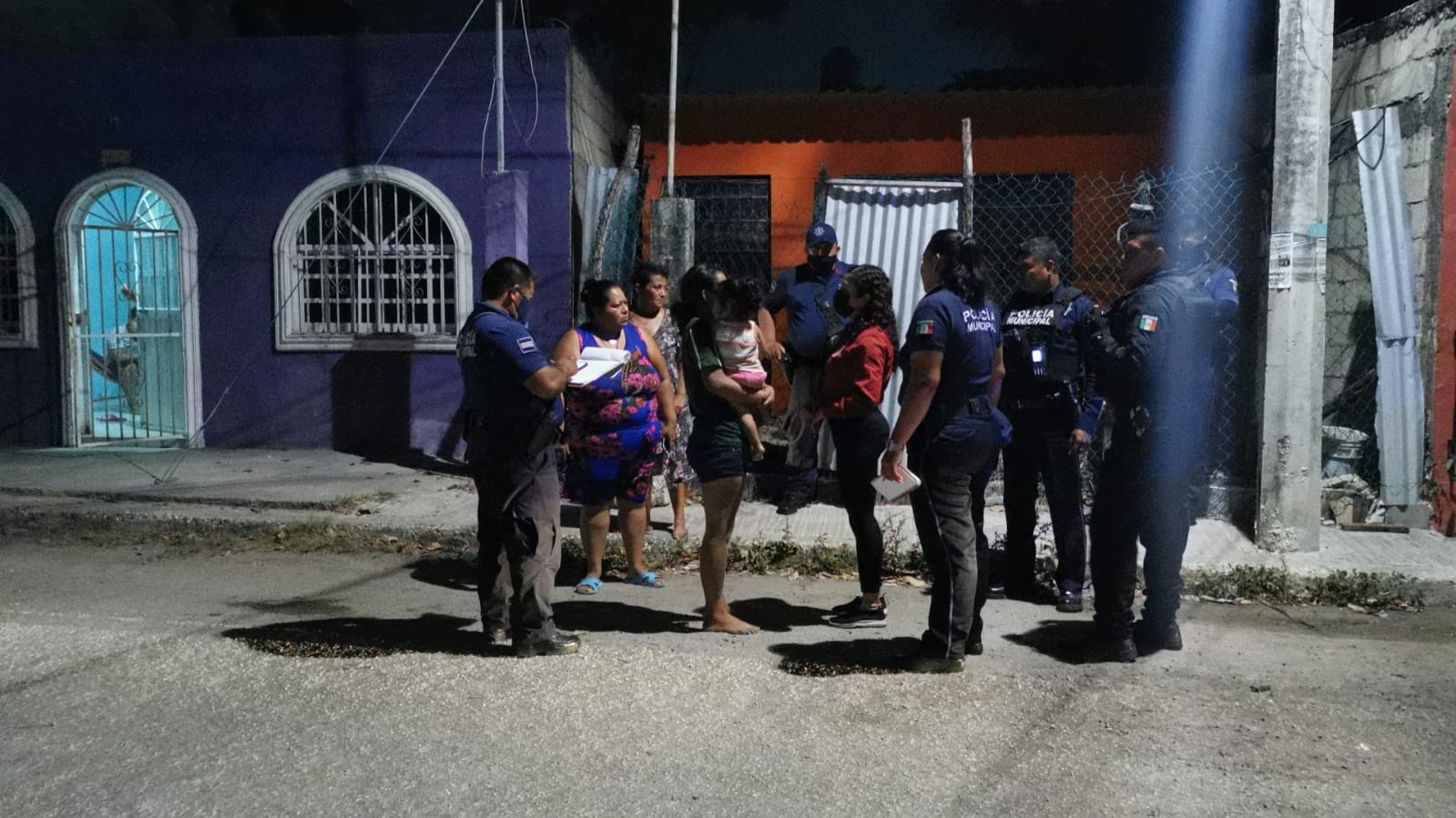 Ciudad del Carmen: Hombre golpea a su madre, esposa y hermana, para luego raptar a su hija