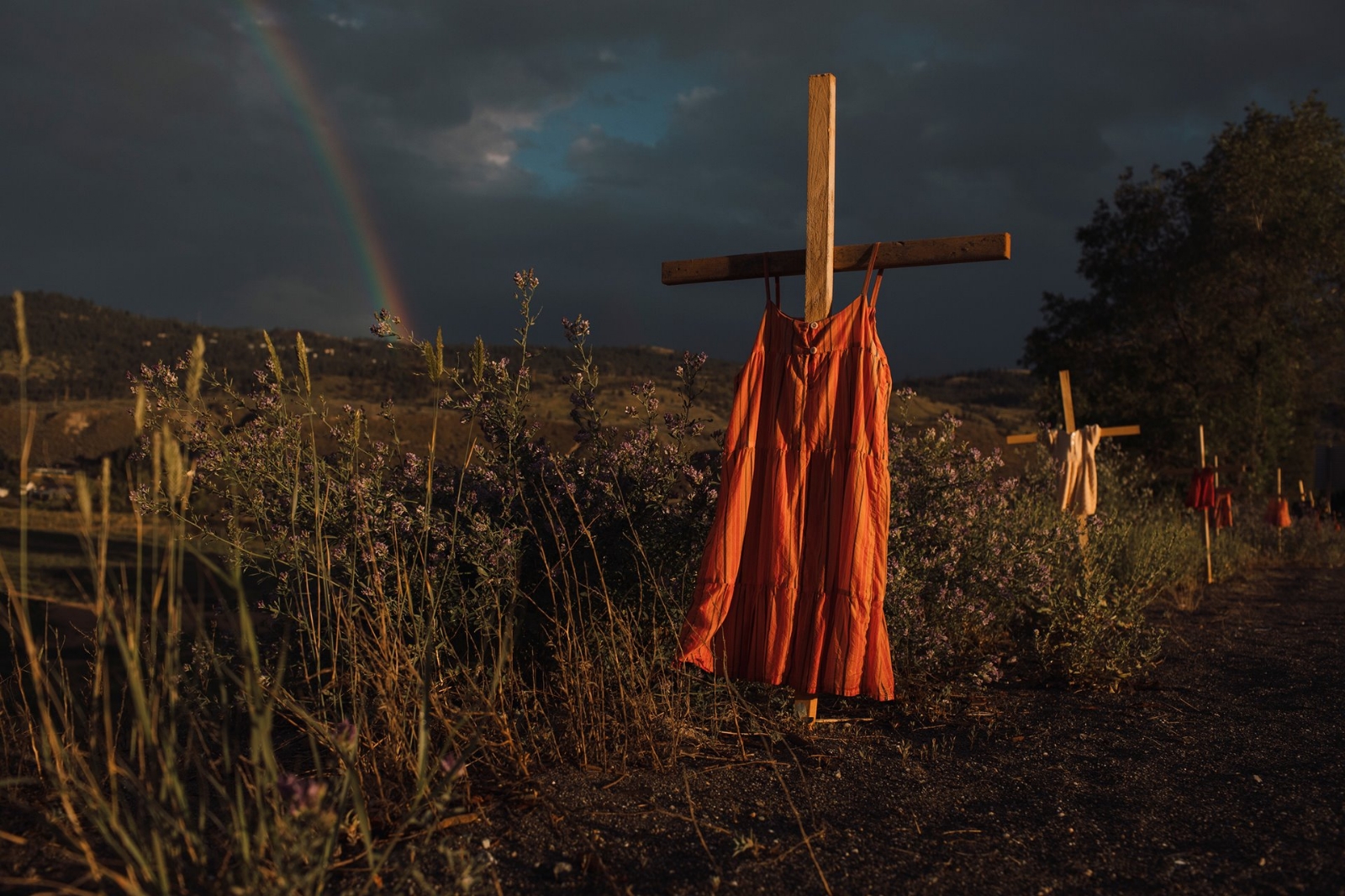 Amber Bracken gana el World Press Photo con fotografía de tumbas de niños en Canadá