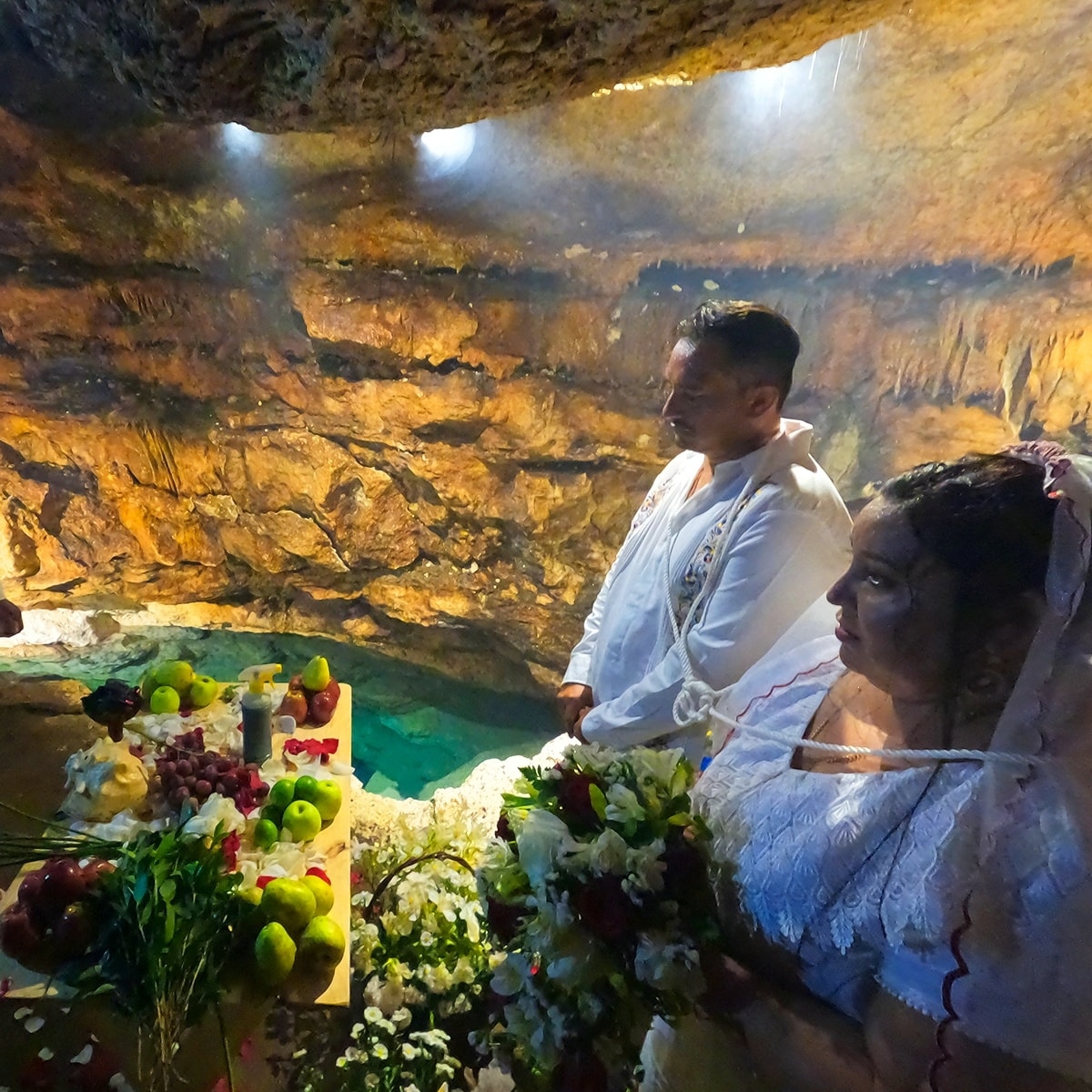 La pareja celebró esta unión con un ritual maya en el cenote Maní Chan