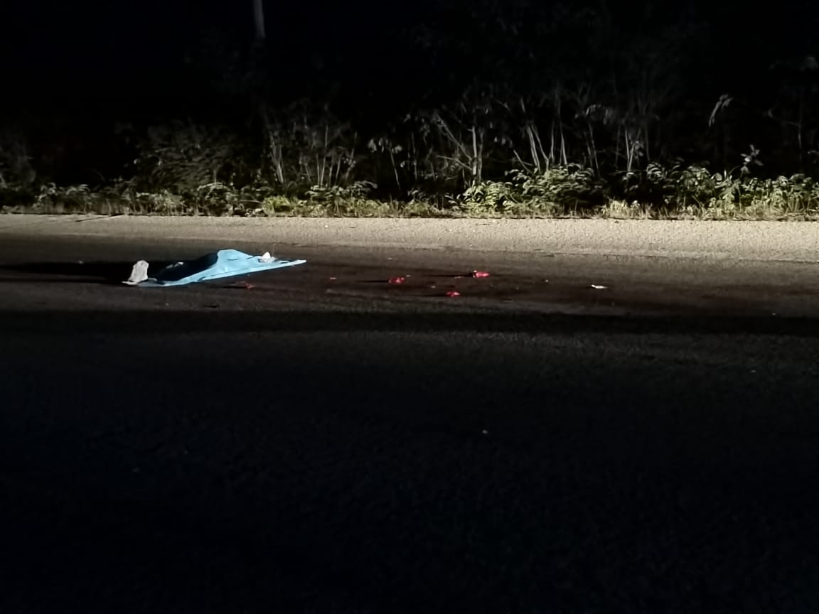 Elementos de la Policía municipal de la alcaldía de Puerto Aventuras acudieron a brindar apoyo vial