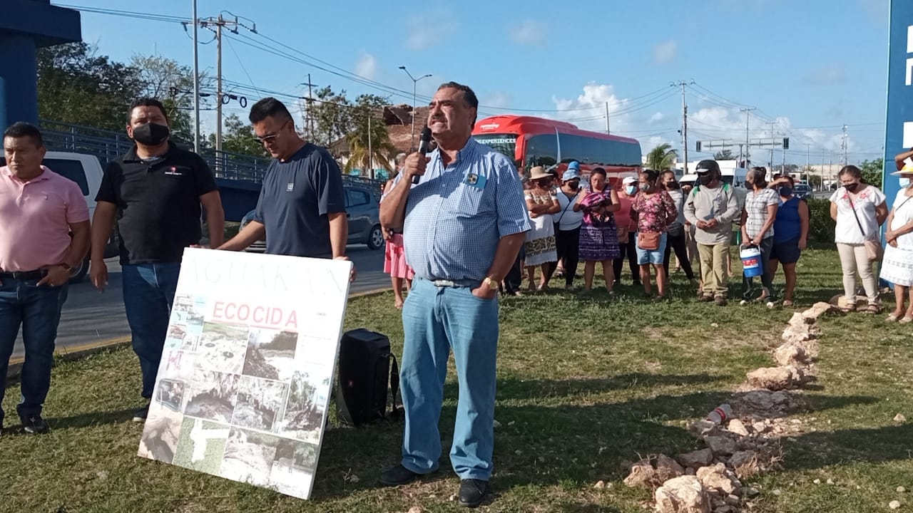 Los inconformes mostraron pruebas de cómo Aguakan daña al subsuelo y al manto freático