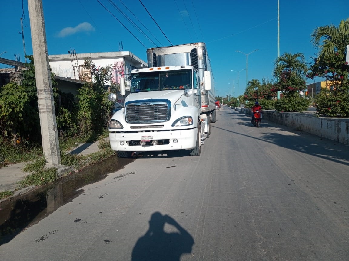 Conductor de tráiler no acreditó la legal procedencia del material que transportaba a la Ciudad de México