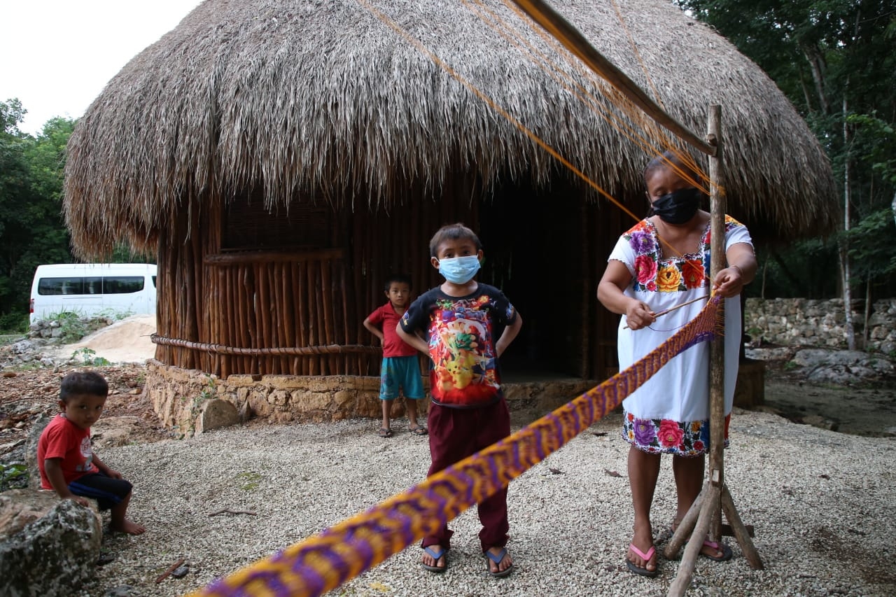 Madres mayahablantes de Yucatán, enfrentan obstáculos para sacar adelante a sus hijos: HISTORIAS