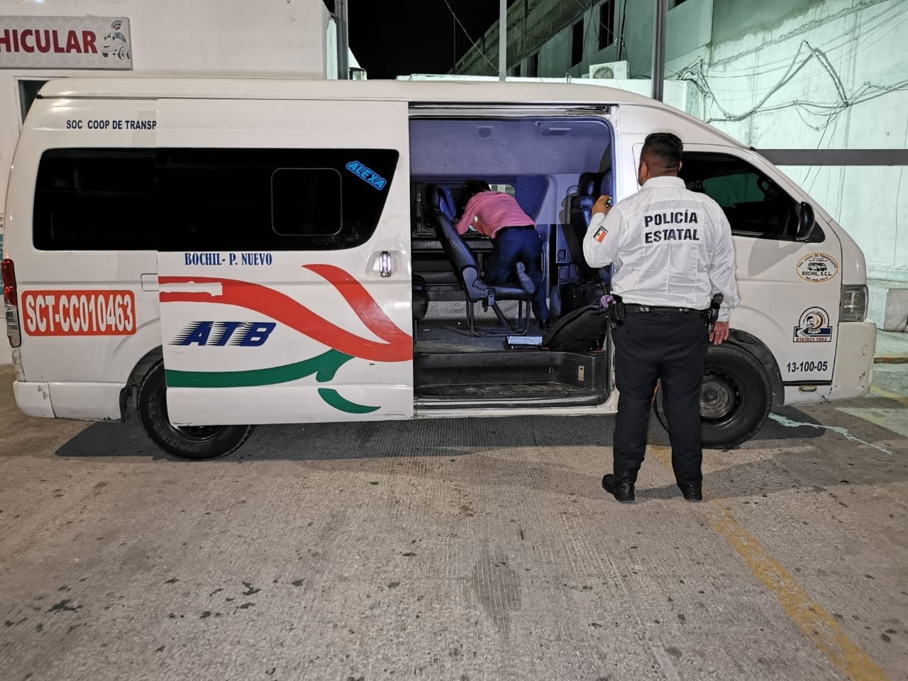 Revisaron minuciosamente la camioneta para descartar cualquier acto como tráfi co de sustancias o artículos prohibidos