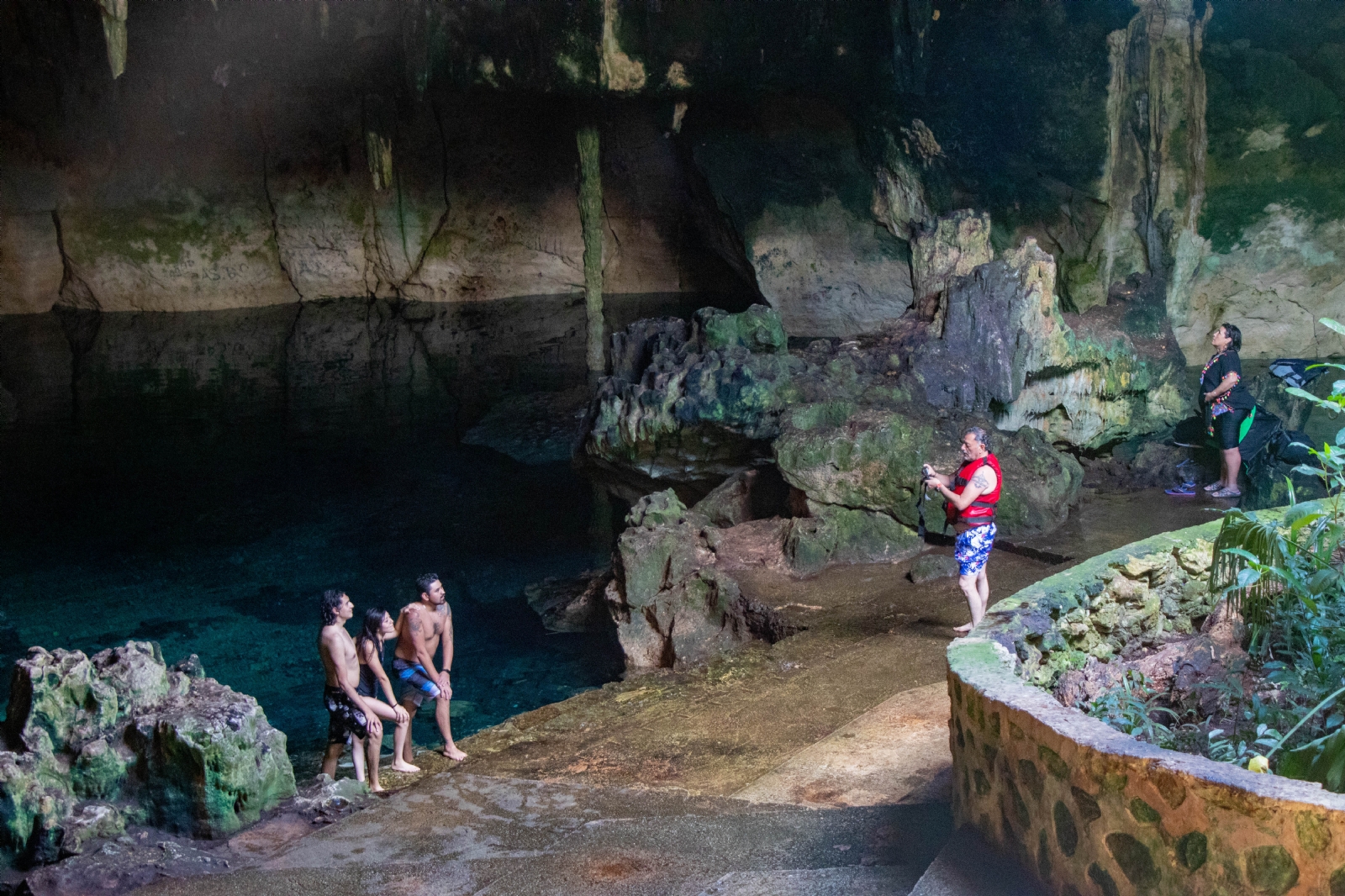 Grupo Xcaret ha comprado y modificado más de 30 cenotes en Yucatán