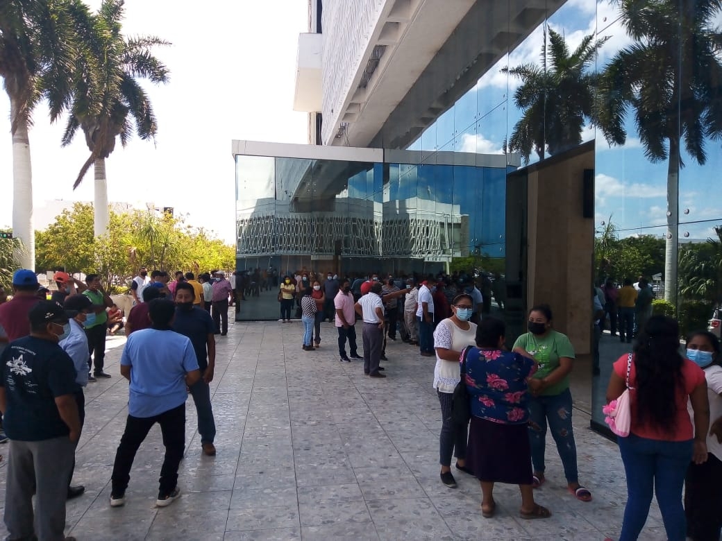 Los ejidatarios acudieron al palacio de gobierno para pedir el apoyo de la gobernadora Layda Sansores San Román