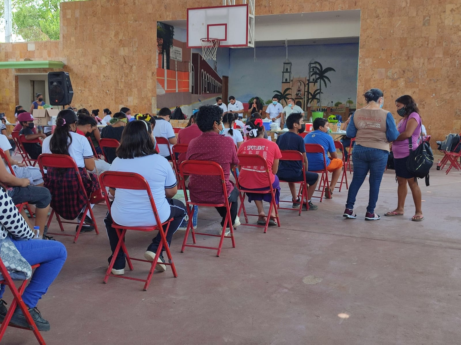 Jóvenes acudieron a la campaña de vacunación en Peto