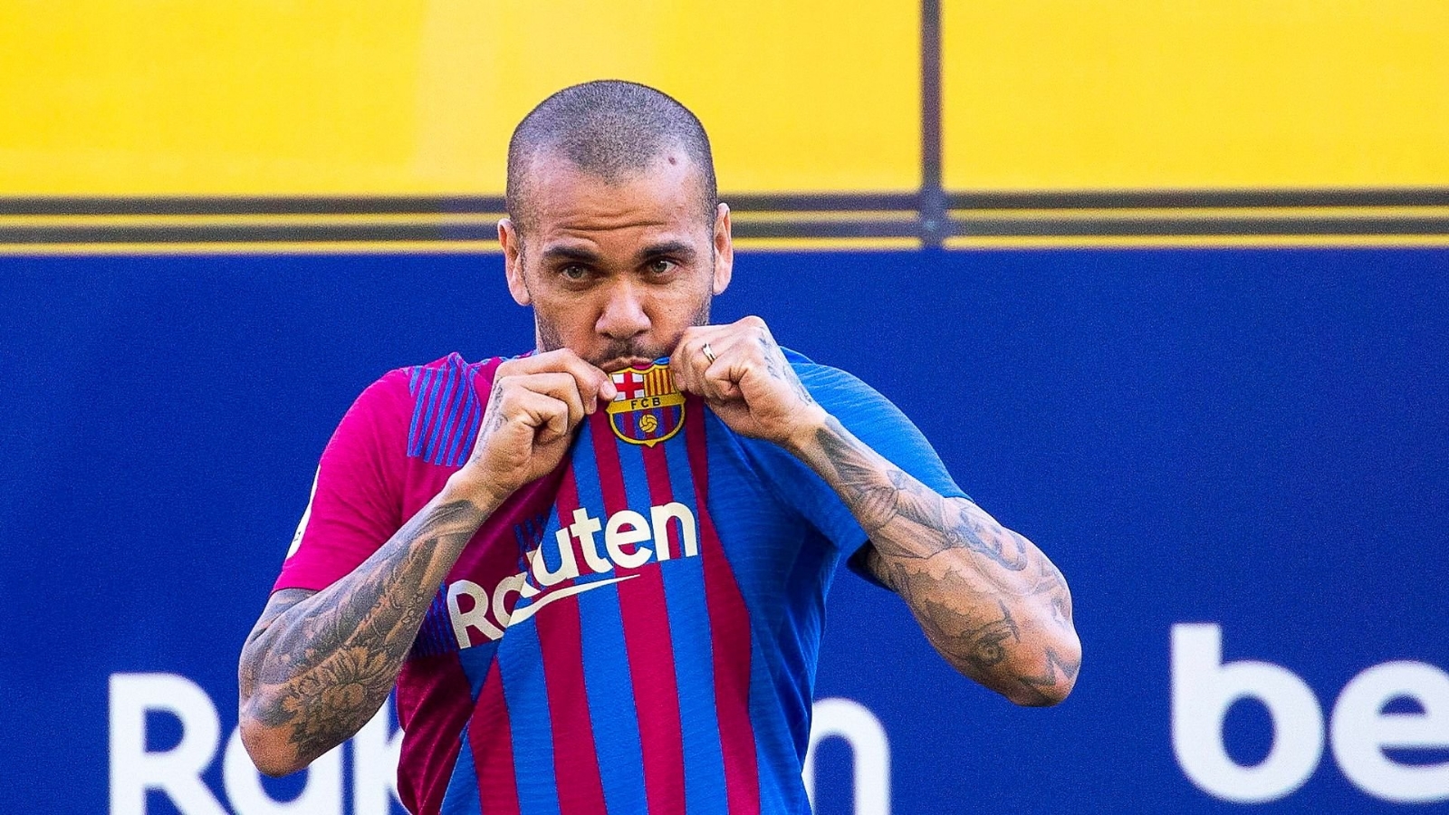 Dani Alves celebra su cumpleaños a la mexicana y con mariachi