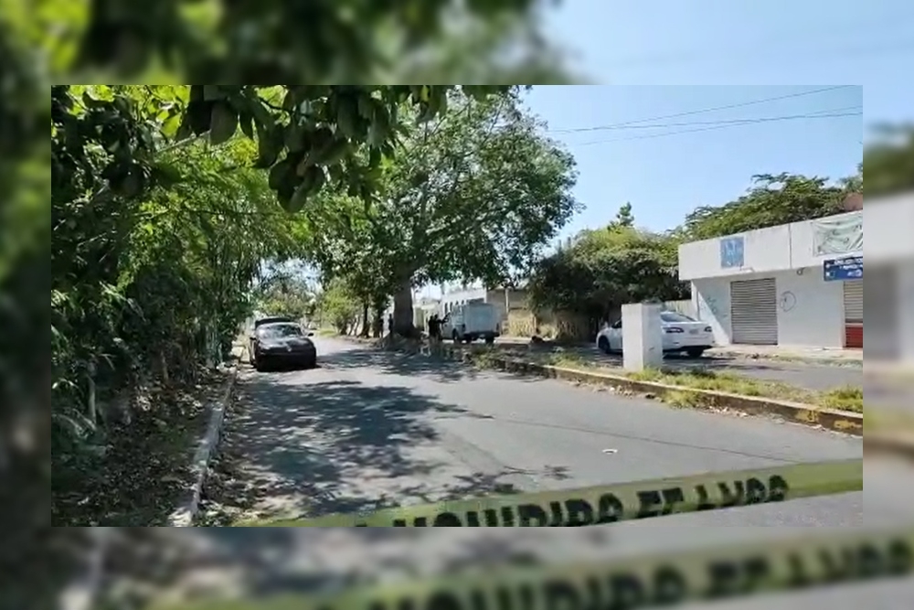 Personal de la FGE Quintana Roo realizó las indagatorias en la zona donde fue encontrado el hombre muerto en Chetumal