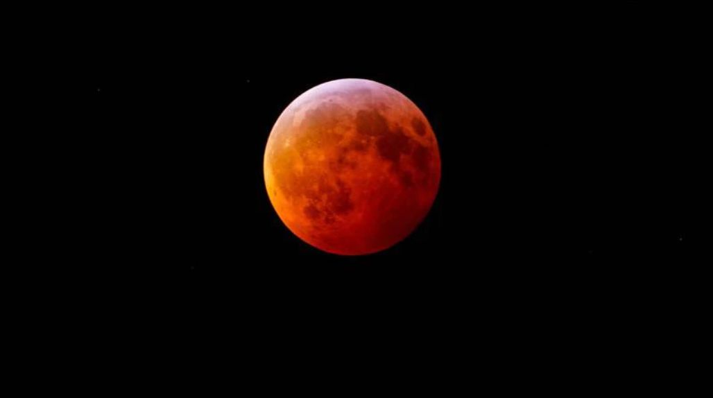 Te contamos a qué hora serán las fases del esperado eclipse lunar.