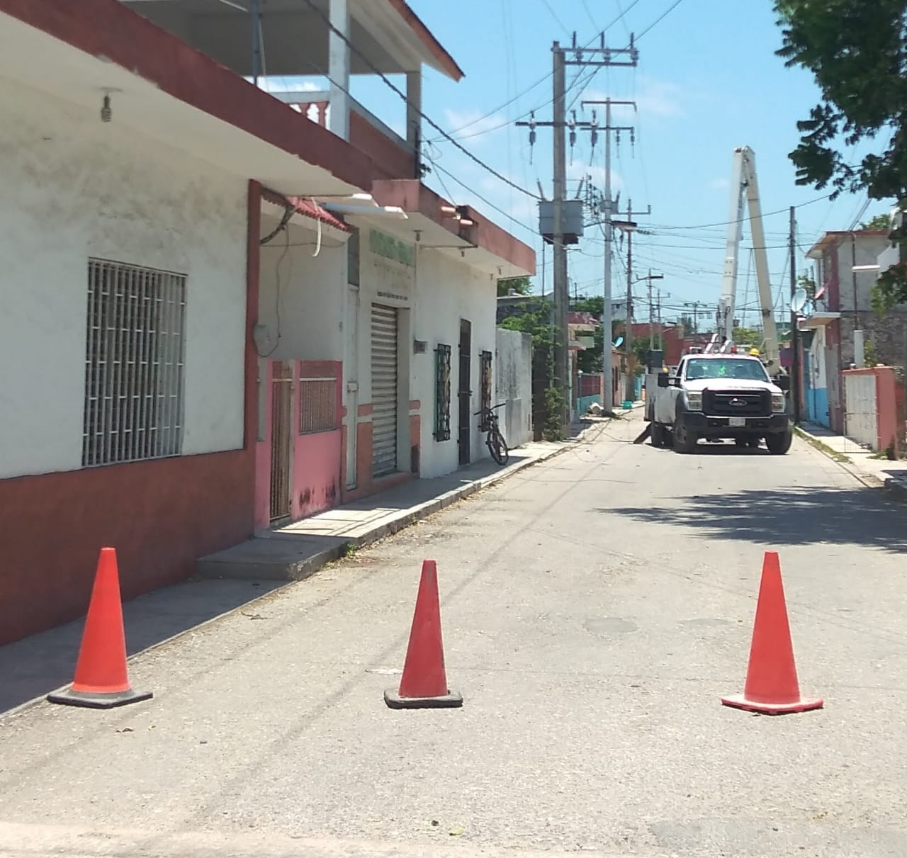 Sobrecarga en el tendido eléctrico causa apagón en Sabancuy