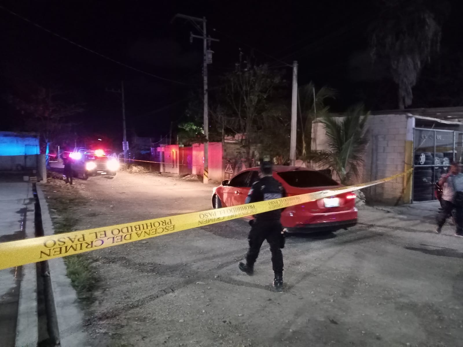 Los cuerpos de las dos personas asesinadas en la colonia 'La Amistad' fueron llevados a la morgue de Cancún para la necropsia de ley