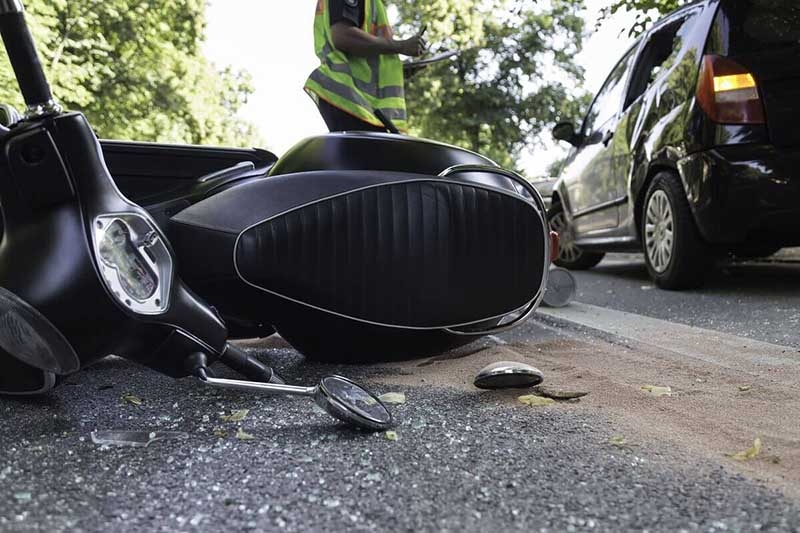 El video de un accidente entre dos motocicletas en Cancún fue grabado por una cámara de seguridad