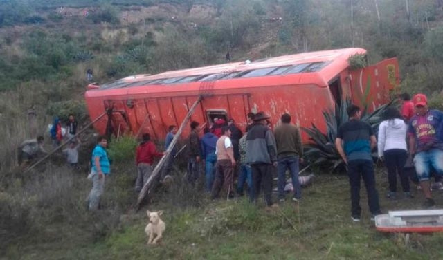 Cae autobús a un barranco en Perú; hay 11 muertos y 34 heridos