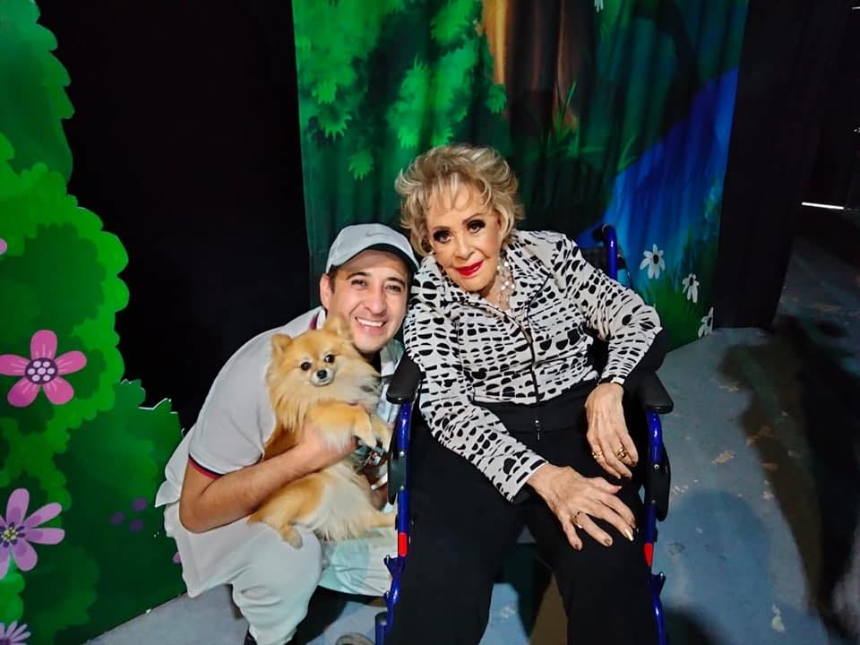 Silvia Pinal reaparece en el teatro y es ovacionada por su interpretación: VIDEO