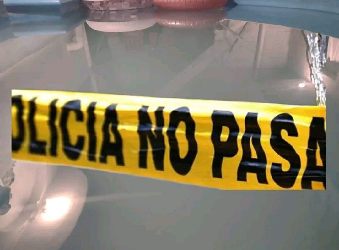 Al parecer el joven se metió a la piscina sin saber nadar y ante la falta de compañía se ahogó