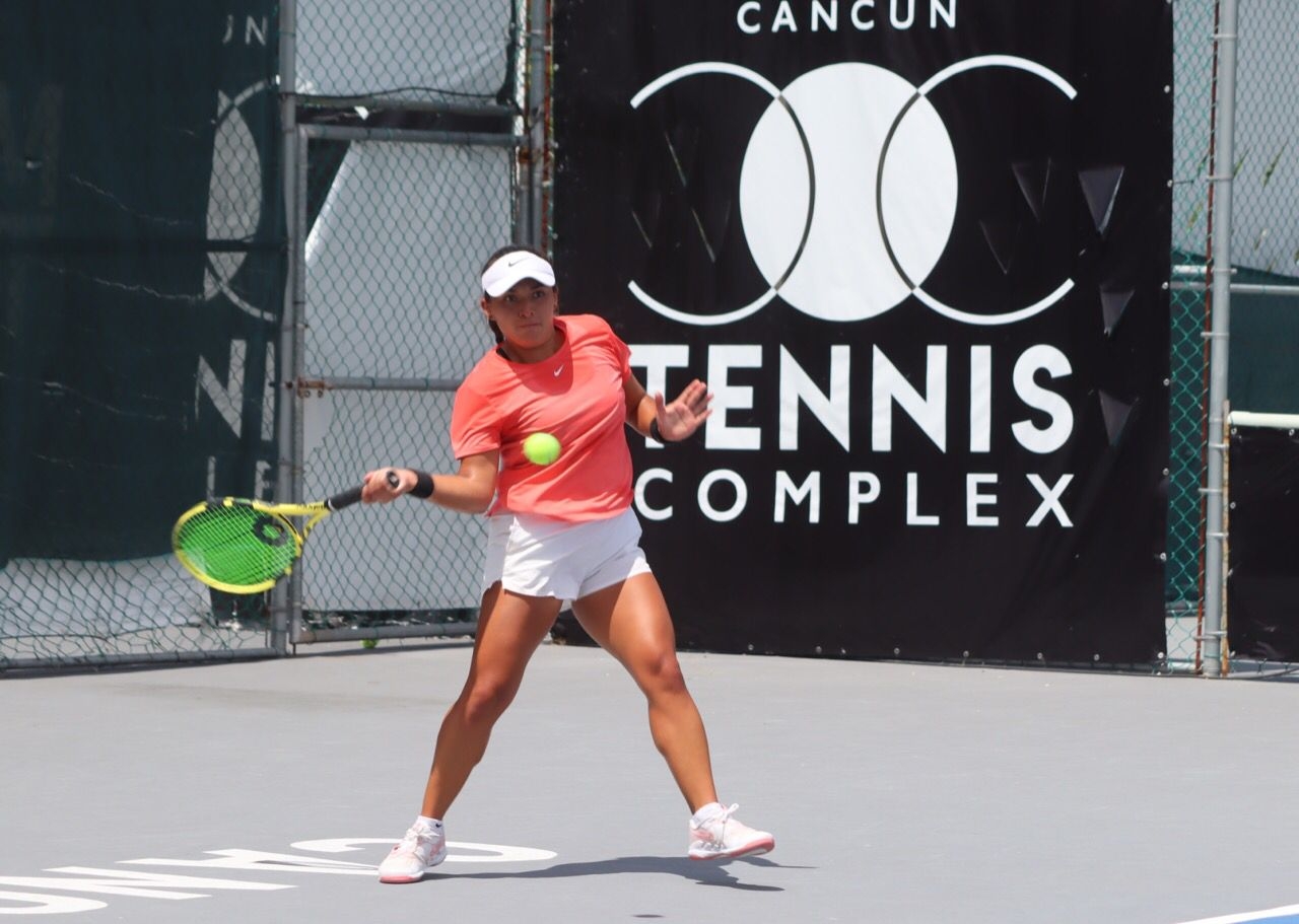 Tapatía Jessica Hinojosa se corona campeona del Torneo W15 de Tenis en Cancún