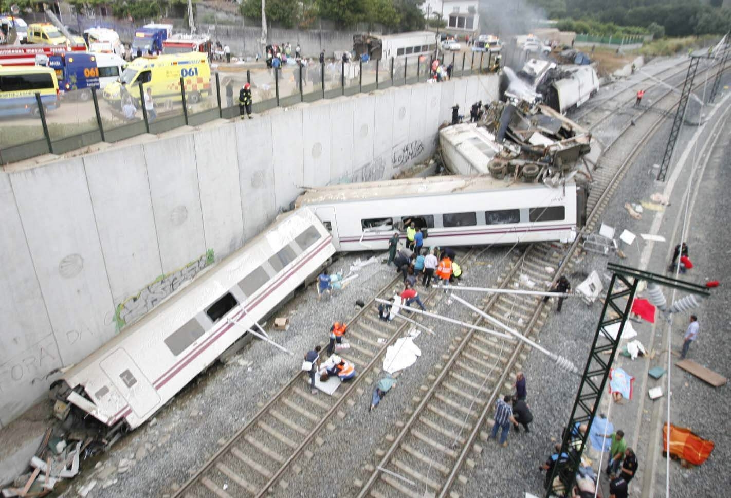 Un muerto y 80 heridos tras impactar un tren de mercancías con uno de pasajeros en Barcelona