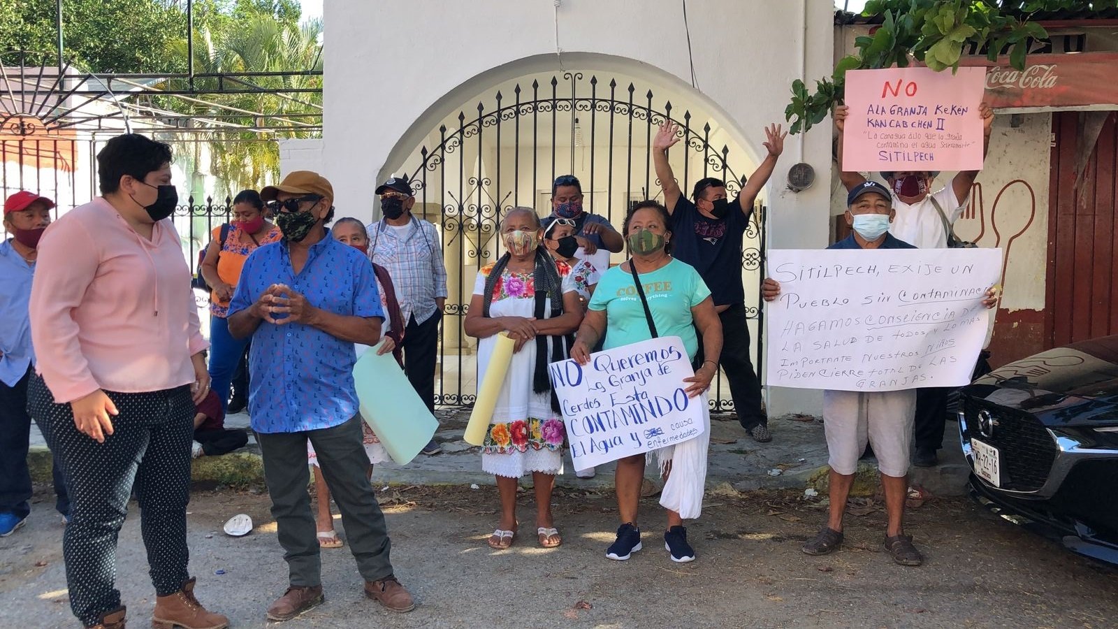 Entre pancartas, pobladores señalaron el daño que generan las granjas porcícolas a la salud